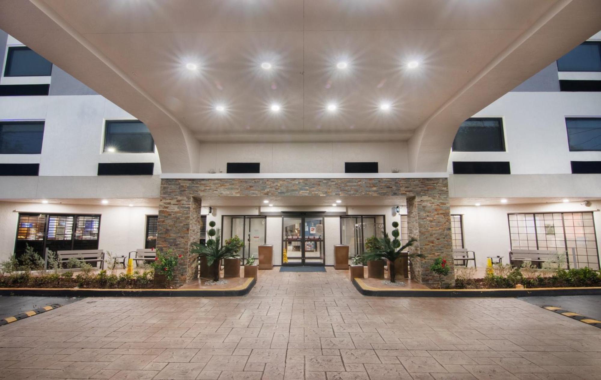 Holiday Inn Express And Suites Fort Lauderdale Airport West By Ihg Дейви Экстерьер фото