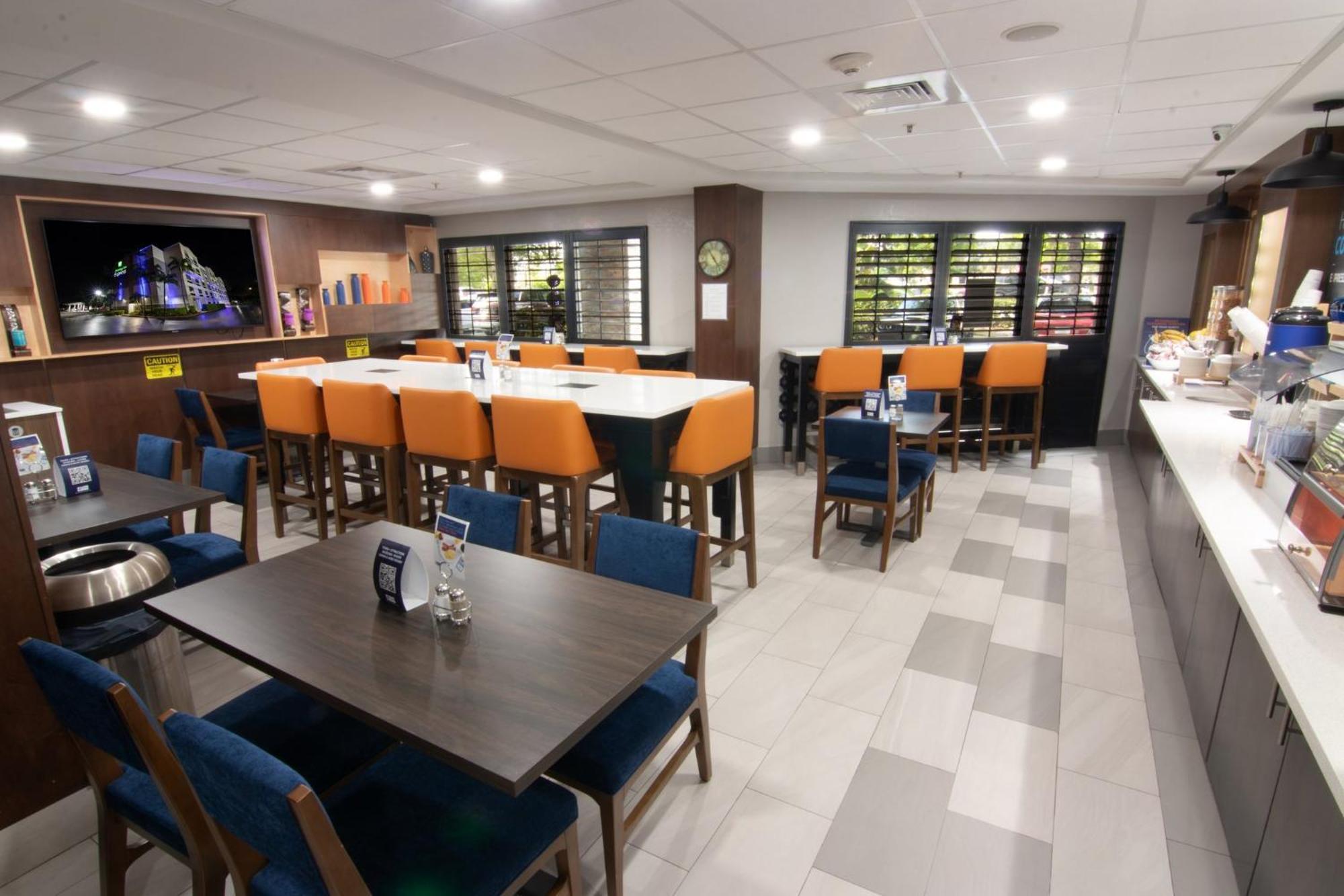 Holiday Inn Express And Suites Fort Lauderdale Airport West By Ihg Дейви Экстерьер фото
