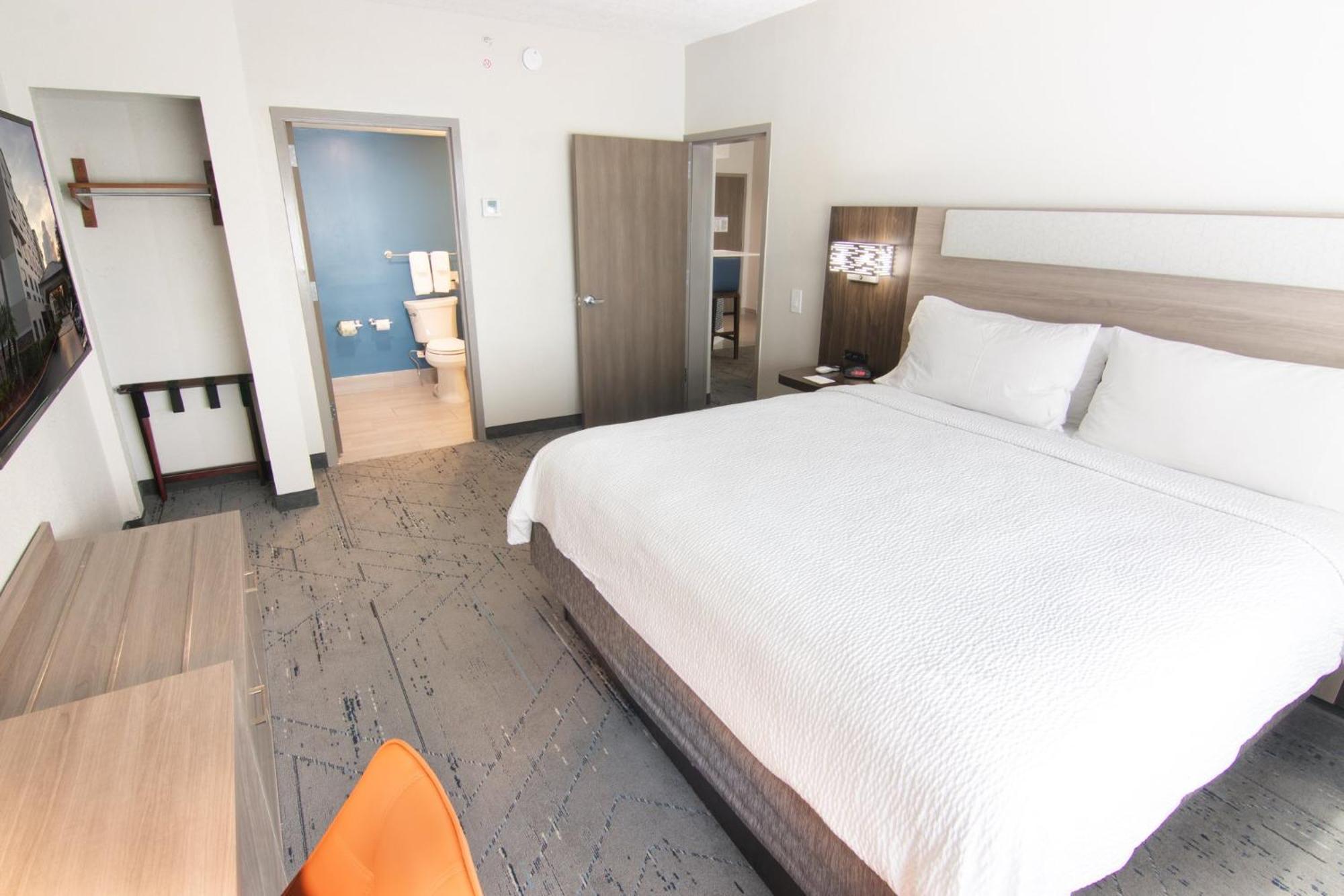 Holiday Inn Express And Suites Fort Lauderdale Airport West By Ihg Дейви Экстерьер фото